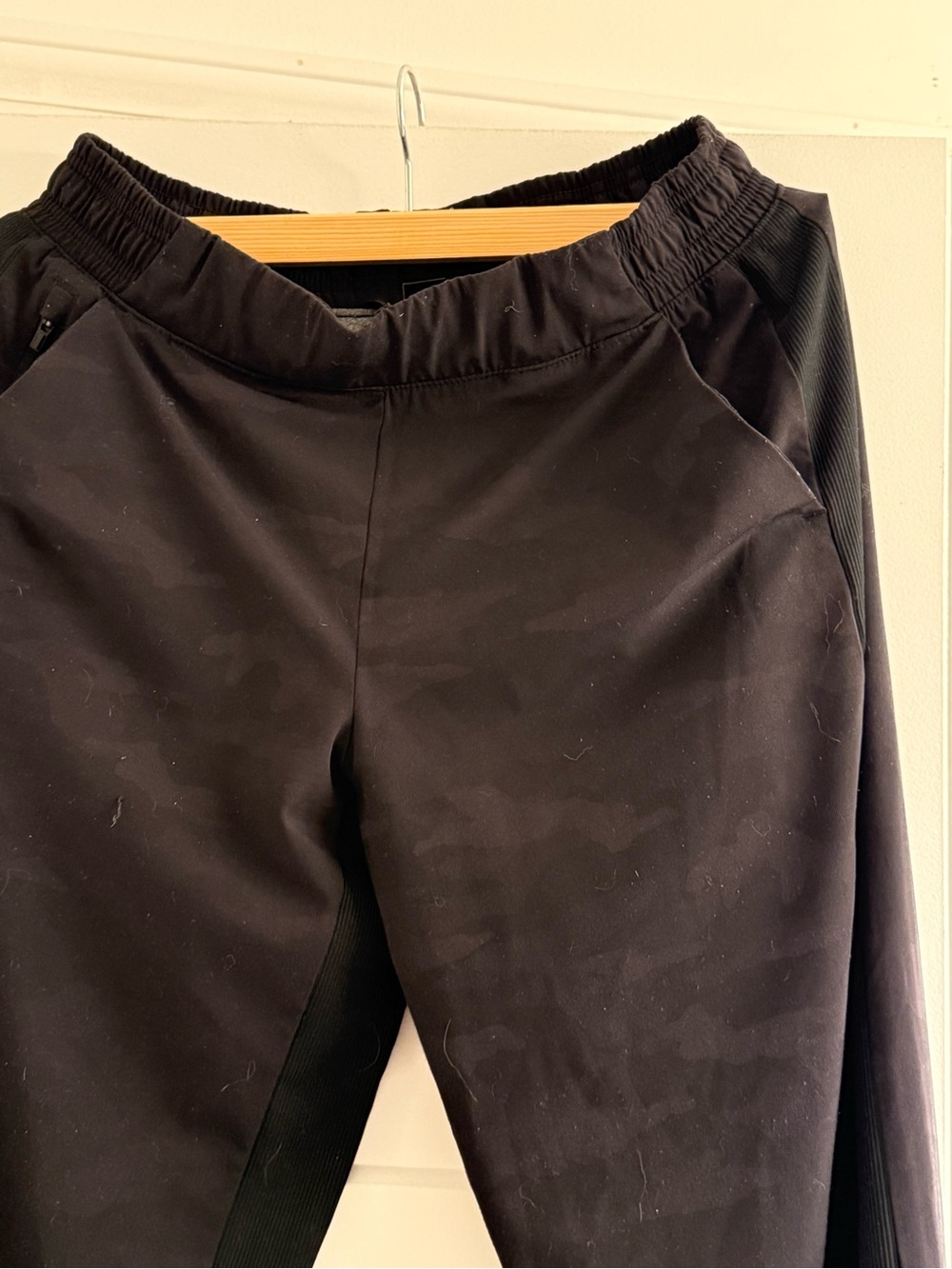 Women’s Black Athleta Jogger Pants - Picture 2 of 7
